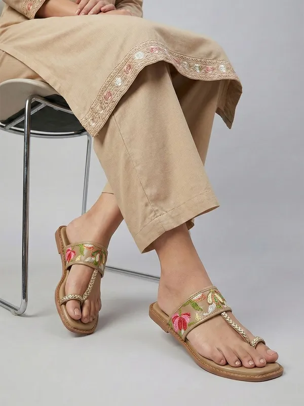 Beige_Synthetic_Leather_Flats_For_Women