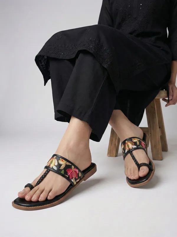 Black_Synthetic_Leather_Flats_For_Women