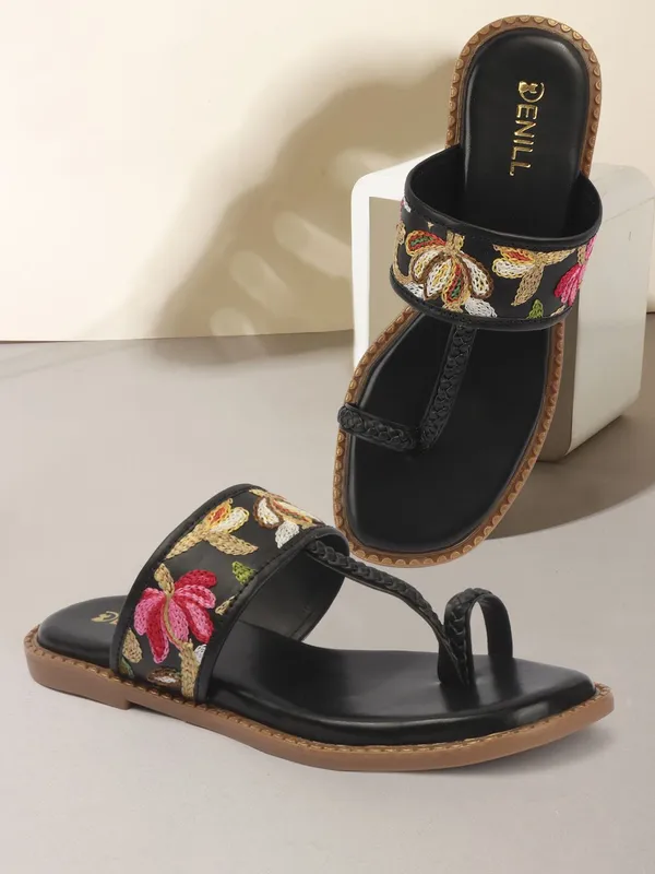 Black_Synthetic_Leather_Flats_For_Women