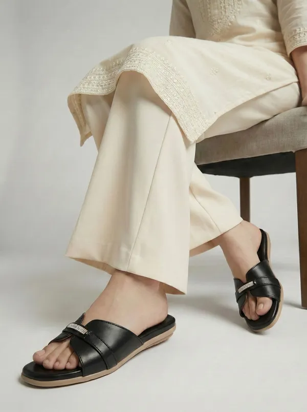 Black_Synthetic_Leather_Flats_For_Women