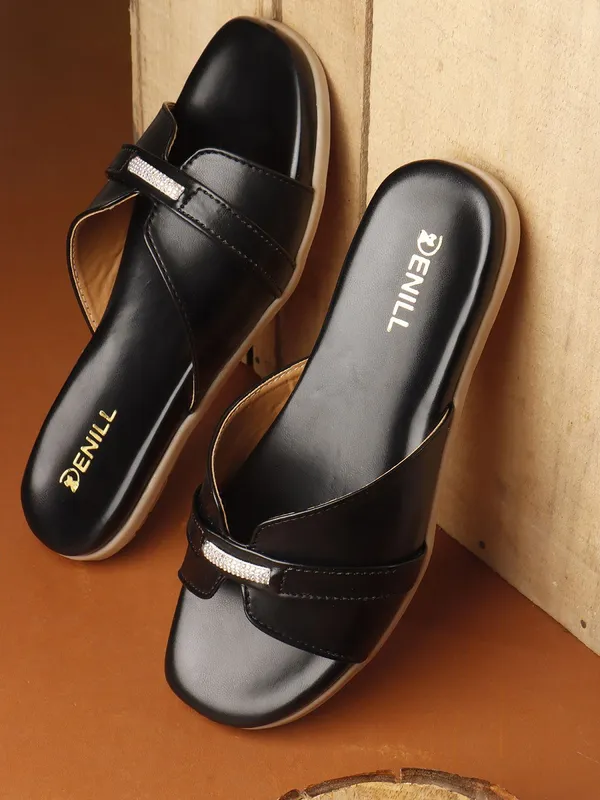 Black_Synthetic_Leather_Flats_For_Women