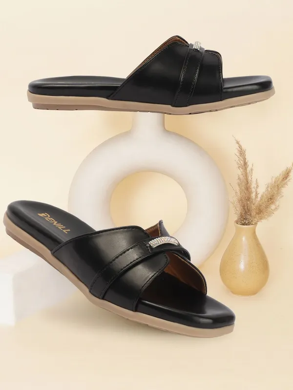Black_Synthetic_Leather_Flats_For_Women