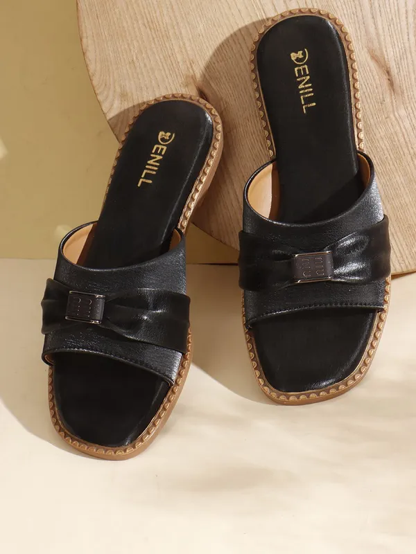 Black_Synthetic_Leather_Flats_For_Women