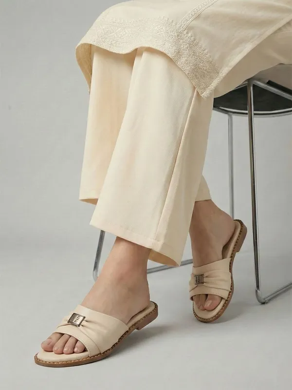 Beige_Synthetic_Leather_Flats_For_Women