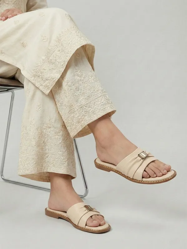 Beige_Synthetic_Leather_Flats_For_Women