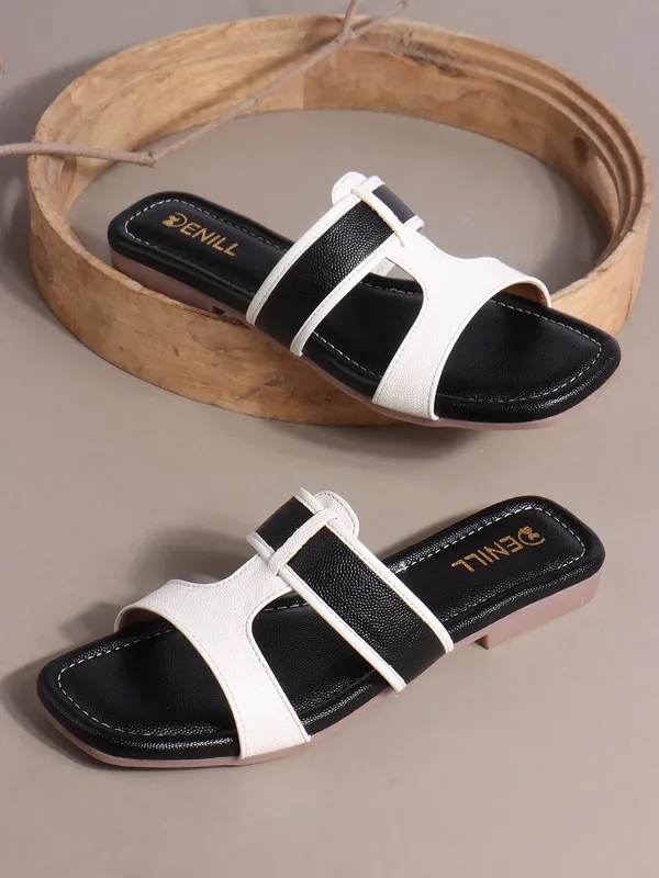 Black_Synthetic_Leather_Flats_For_Women