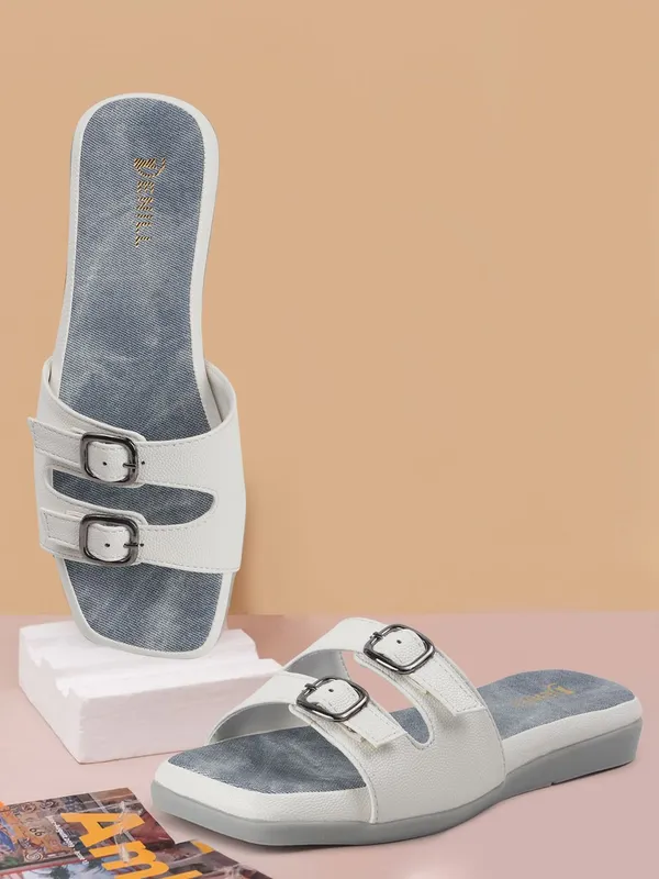 White_Synthetic_Leather_Flats_For_Women