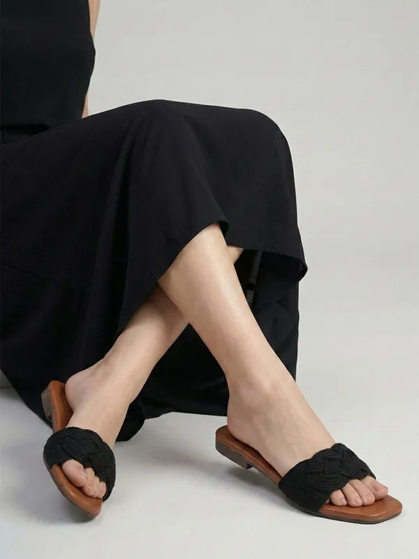 Black_Fabric_Flats_For_Women