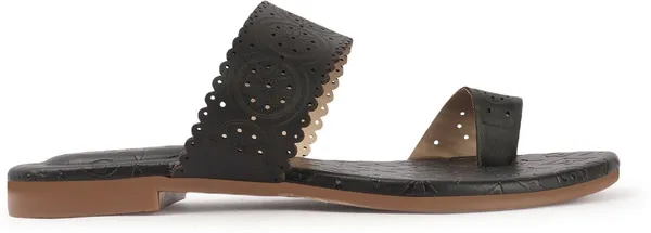 Black_Synthetic_Leather_Flats_For_Women