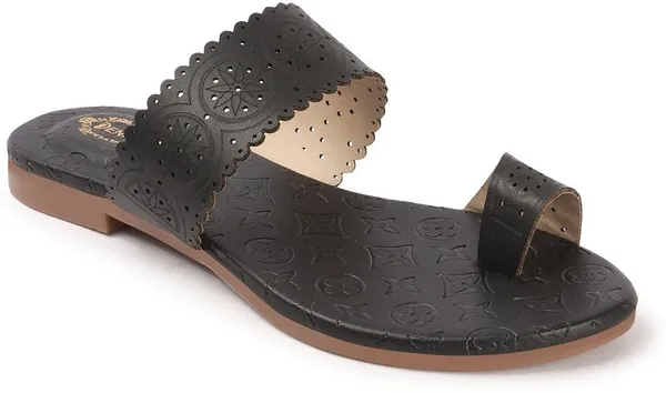 Black_Synthetic_Leather_Flats_For_Women