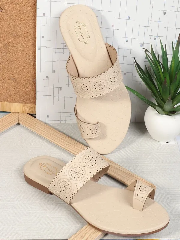 Beige_Synthetic_Leather_Flats_For_Women