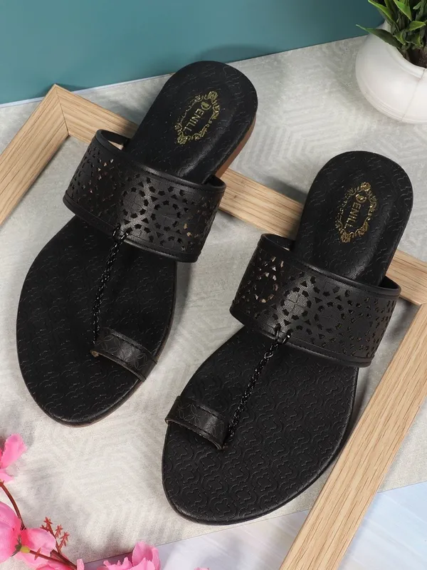 Black_Synthetic_Leather_Flats_For_Women