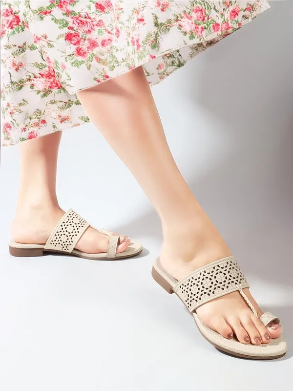 Beige_Synthetic_Leather_Flats_For_Women
