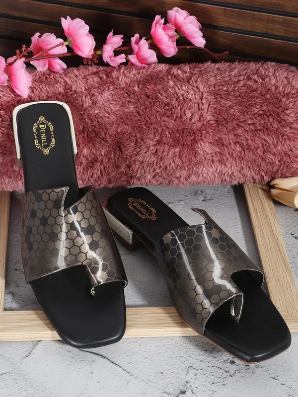 Black_Synthetic_Flats_For_Women