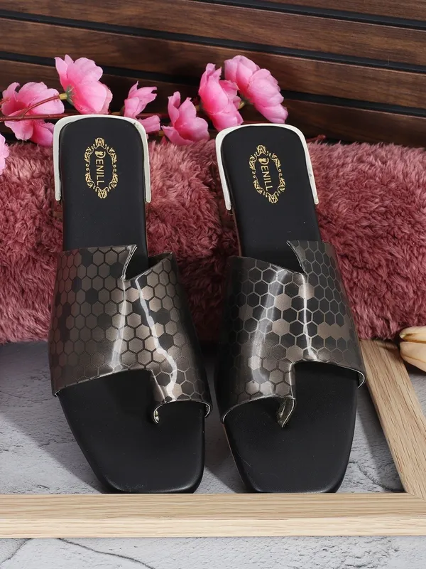 Black_Synthetic_Flats_For_Women