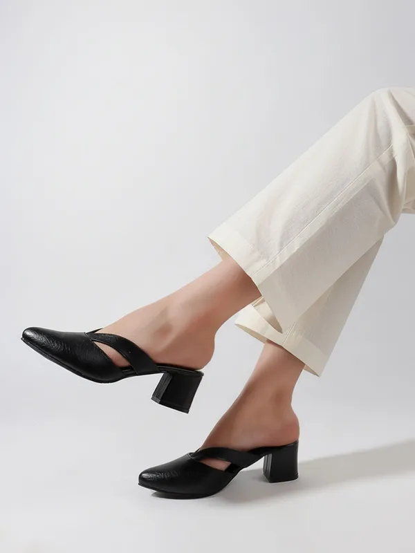 Black_Synthetic_Leather_Heels_For_Women