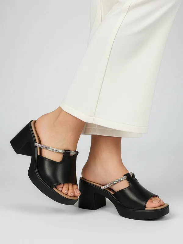 Black_Synthetic_Leather_Heels_For_Women