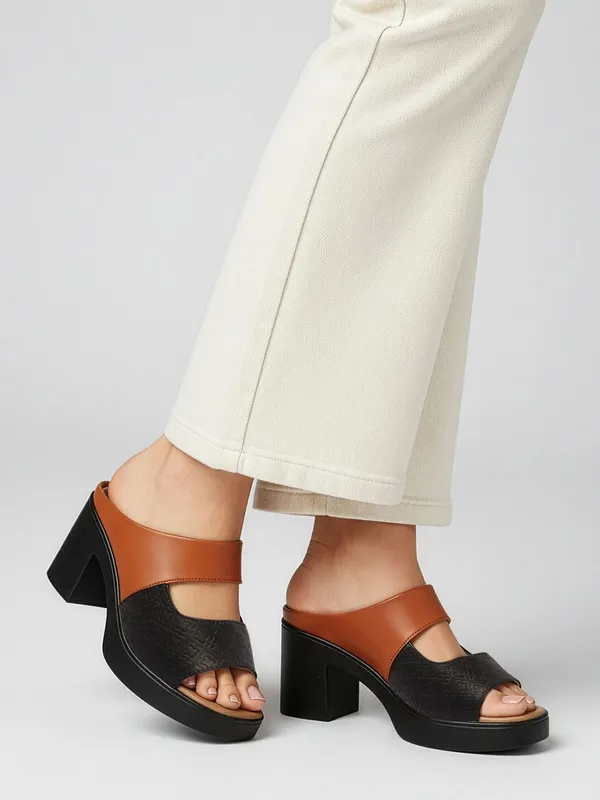 Black_Synthetic_Leather_Heels_For_Women