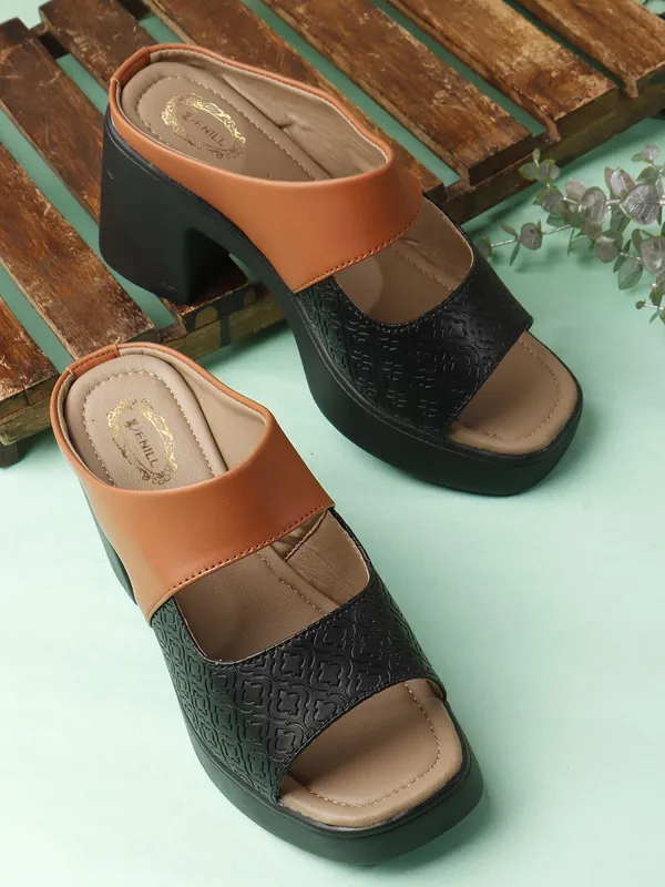 Black_Synthetic_Leather_Heels_For_Women