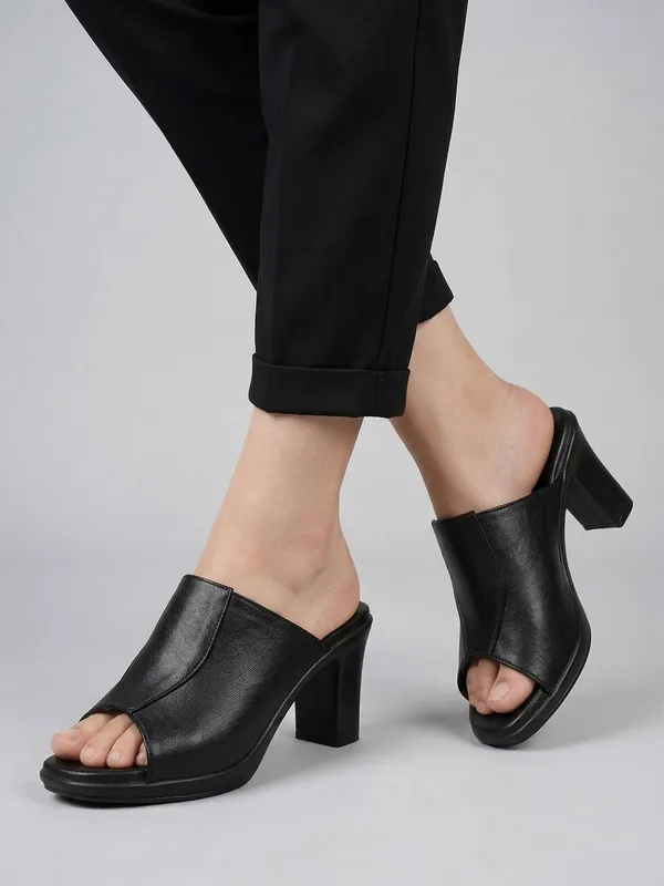 Black_Synthetic_Leather_Heels_For_Women