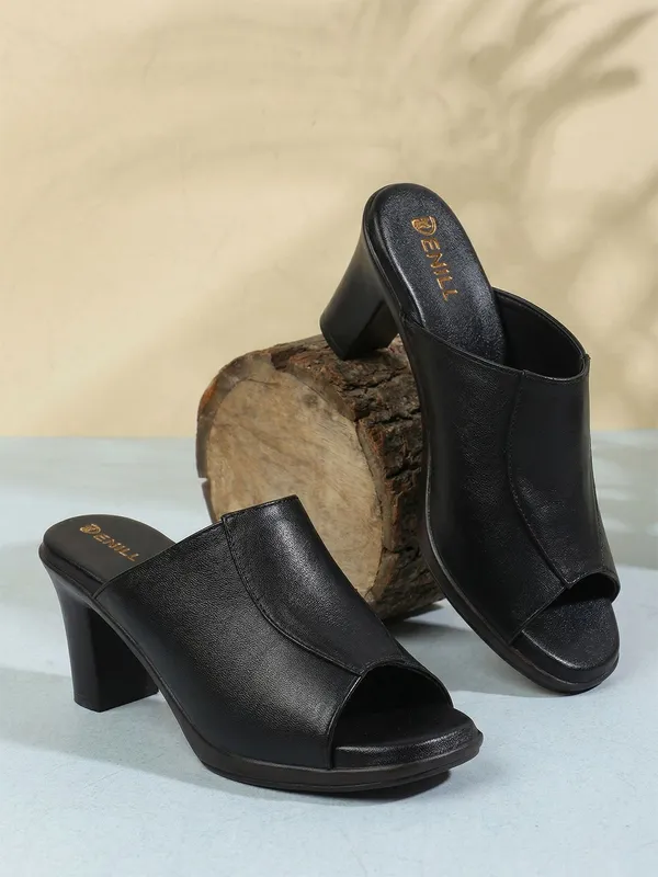 Black_Synthetic_Leather_Heels_For_Women