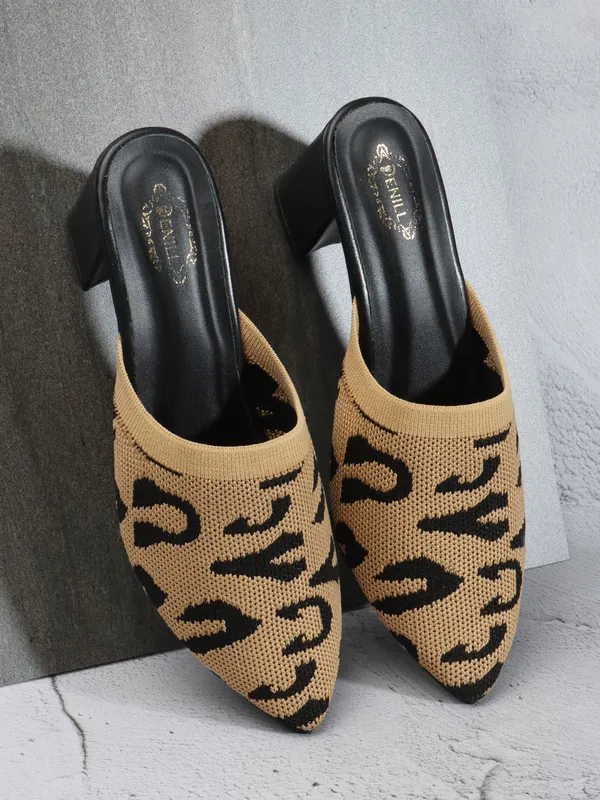Beige_Patent_Leather_Heels_For_Women