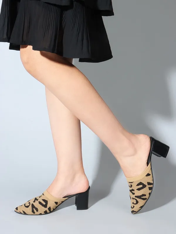 Beige_Patent_Leather_Heels_For_Women