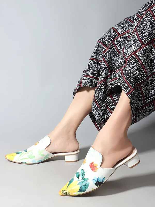 White_Synthetic_Leather_Wedges_For_Women