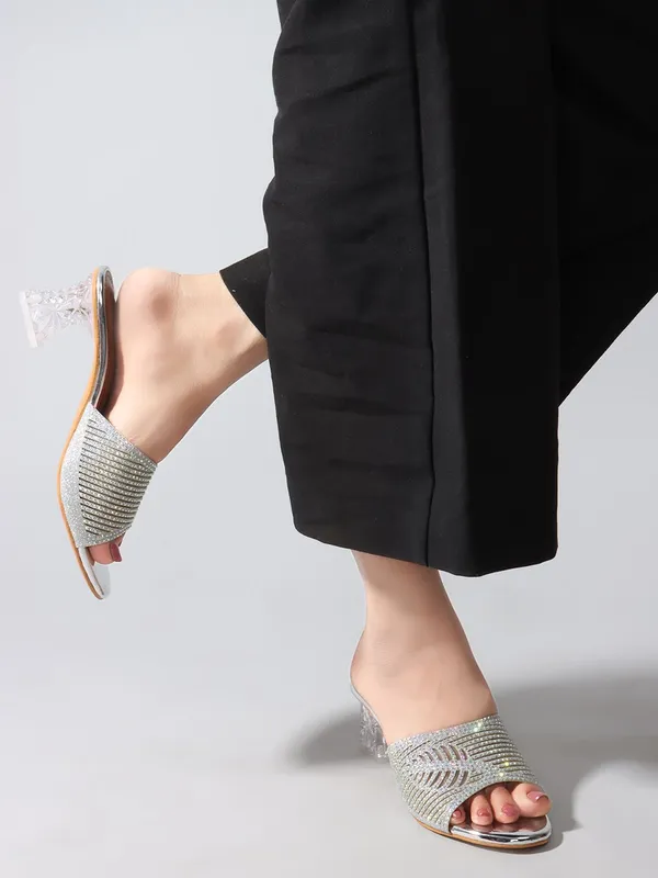 Silver_Synthetic_Leather_Heels_For_Women