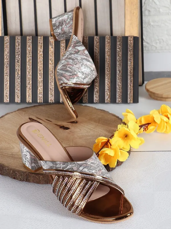 Antique_Synthetic_Leather_Heels_For_Women