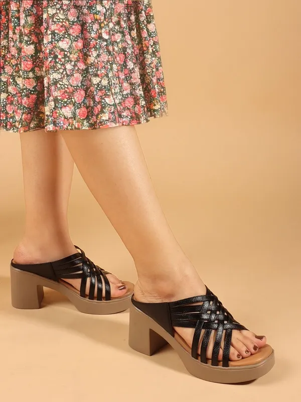 Black_Synthetic_Leather_Heels_For_Women