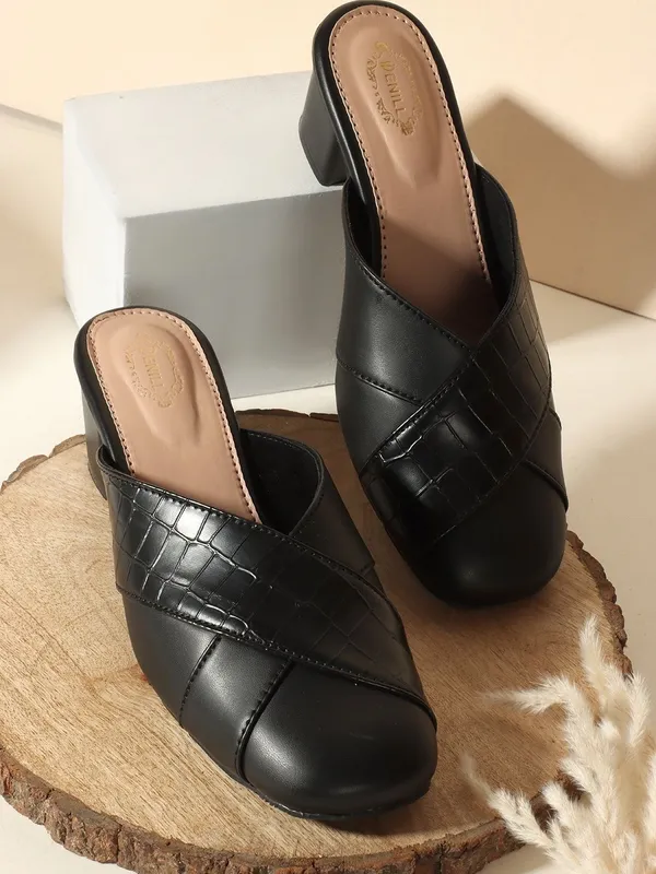 Black_Synthetic_Leather_Heels_For_Women