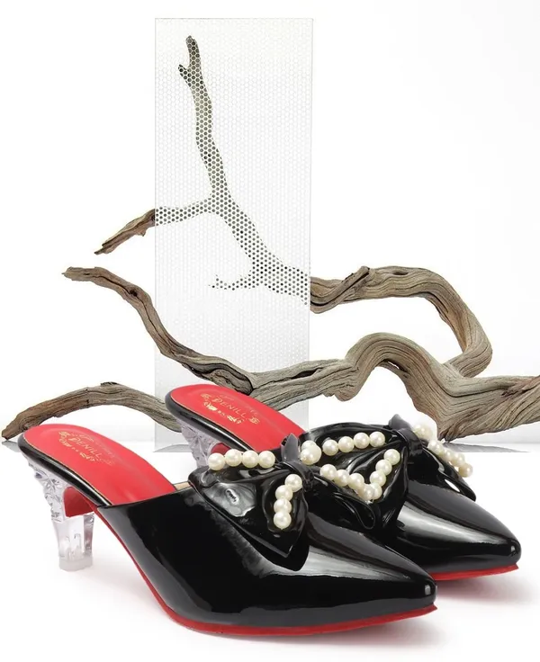 Black_Patent_Leather_Heels_For_Women