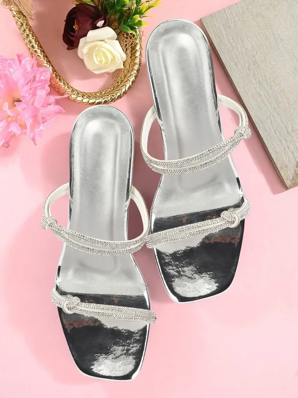 Silver_Synthetic_Leather_Heels_For_Women