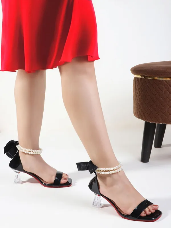 Black_Patent_Leather_Heels_For_Women