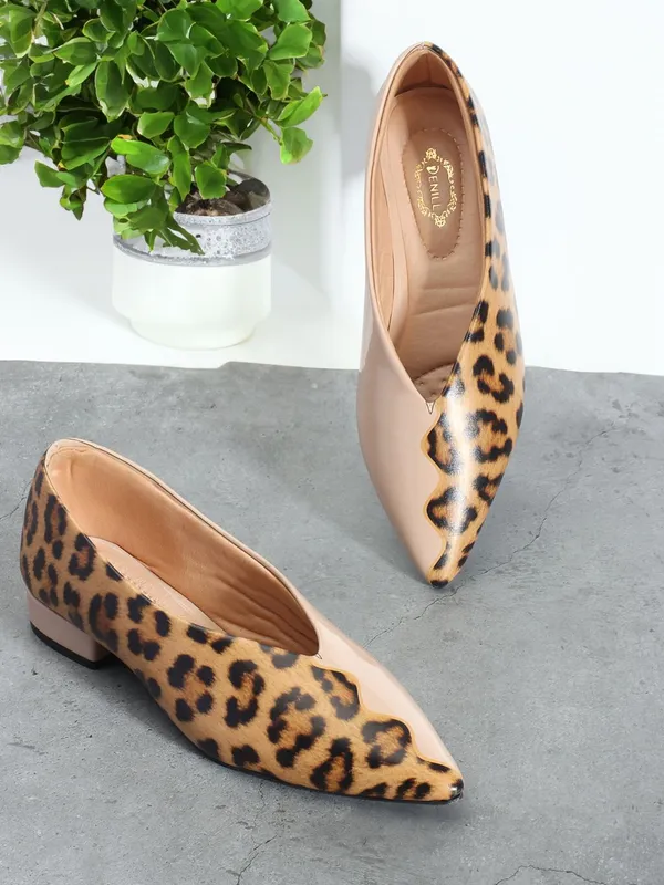 Beige_Synthetic_Leather_Flats_For_Women