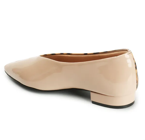 Beige_Synthetic_Leather_Flats_For_Women