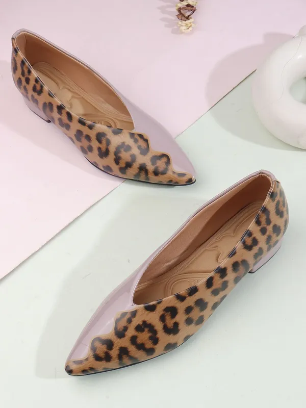 Peach_Synthetic_Leather_Flats_For_Women