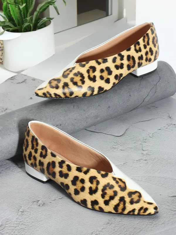 White_Synthetic_Leather_Flats_For_Women