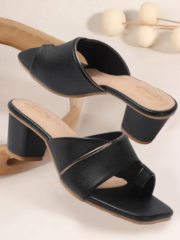 Black_Synthetic_Leather_Heels_For_Women