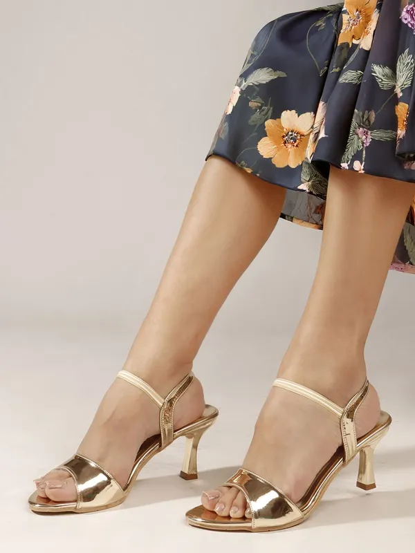 Gold_Patent_Leather_Heels_For_Women