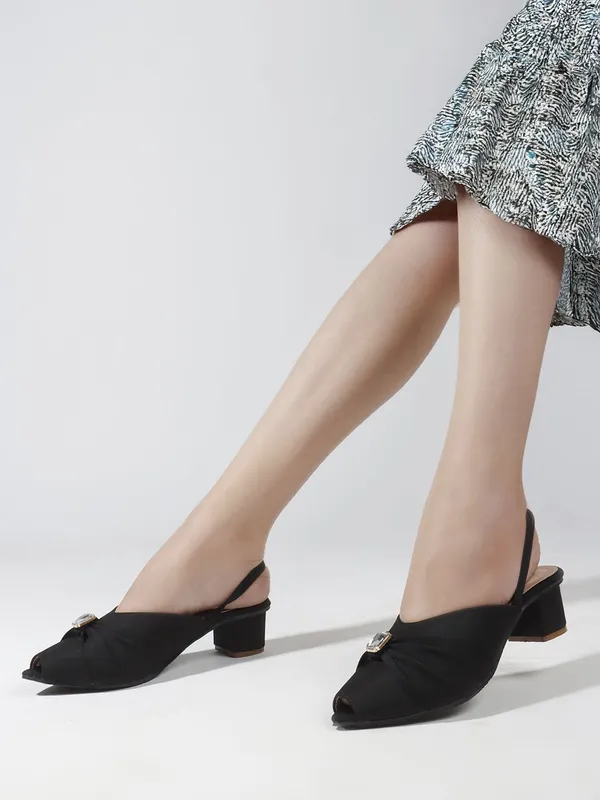 Black_Fabric_Heels_For_Women