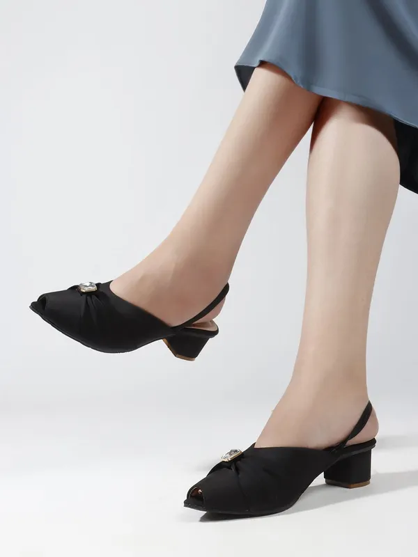 Black_Fabric_Heels_For_Women