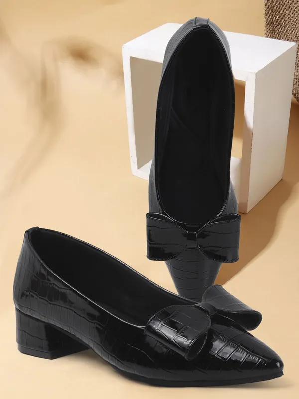 Black_Synthetic_Leather_Heels_For_Women