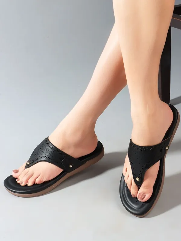 Black_Synthetic_Leather_Flats_For_Women