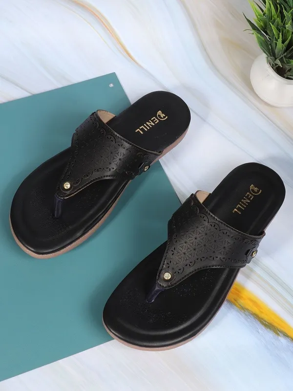 Black_Synthetic_Leather_Flats_For_Women