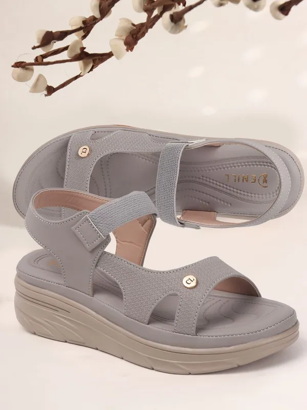 Grey_Synthetic_Leather_Flats_For_Women