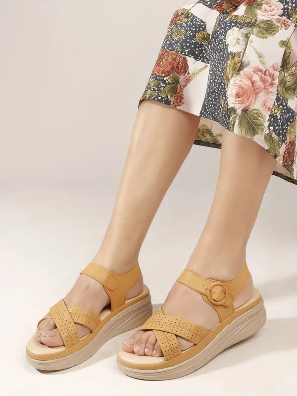 Beige_Synthetic_Leather_Flats_For_Women