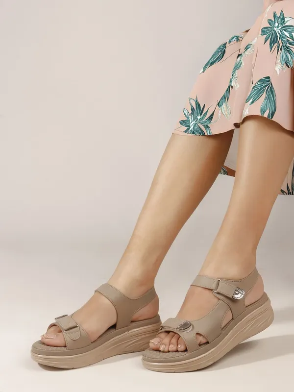 Beige_Synthetic_Leather_Flats_For_Women