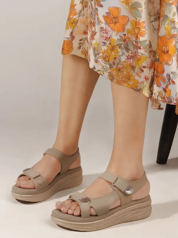 Beige_Synthetic_Leather_Flats_For_Women